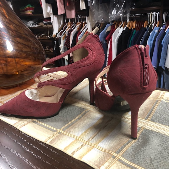 Shoe - Picture 3 of 6